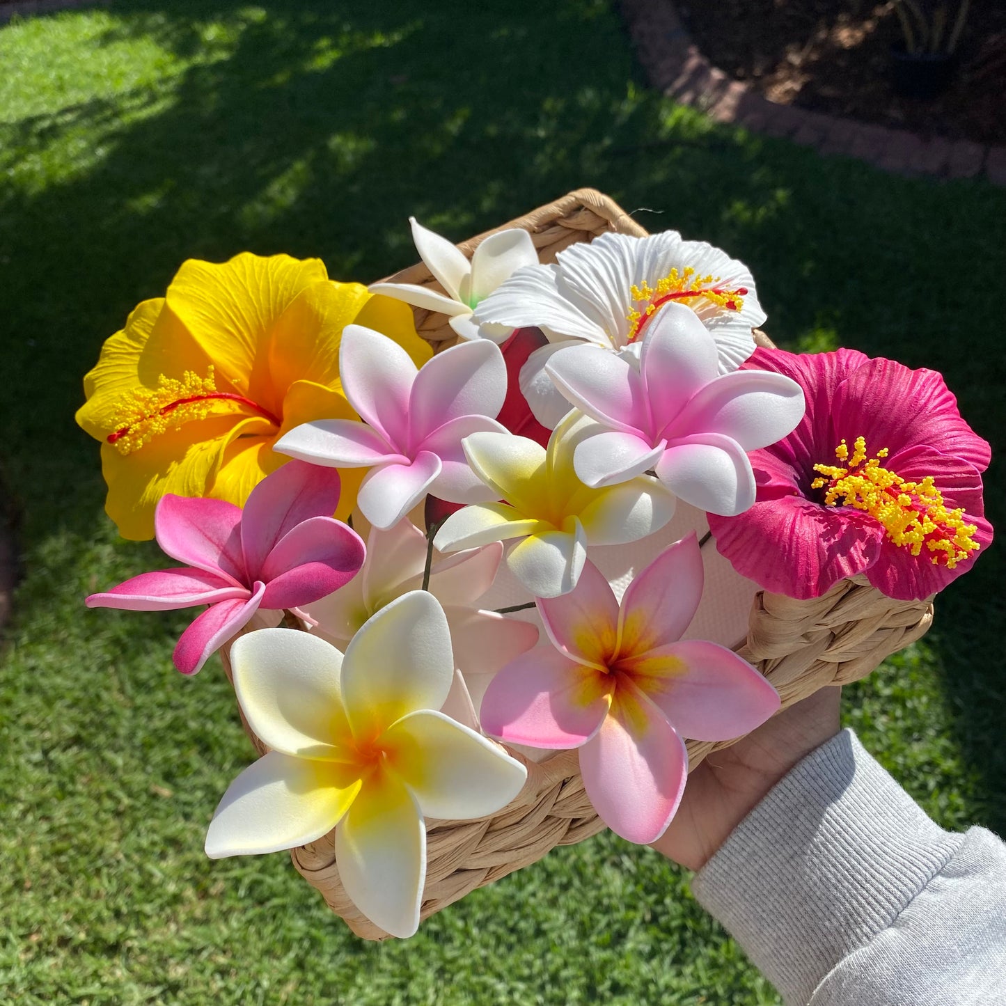 Karina Assorted Flowers (10x) Gift Box